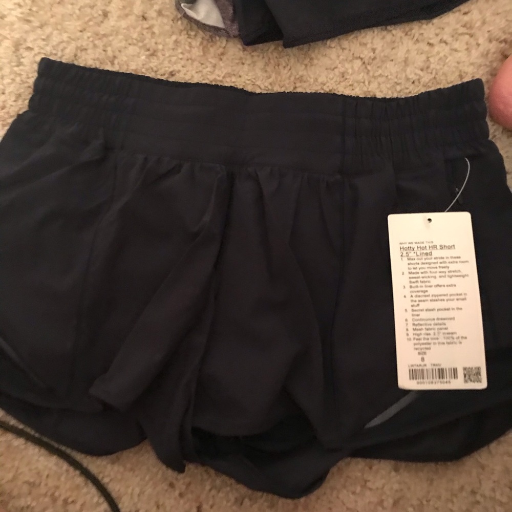 Lululemon high rise hotty hot shorts - Picture 3 of 4